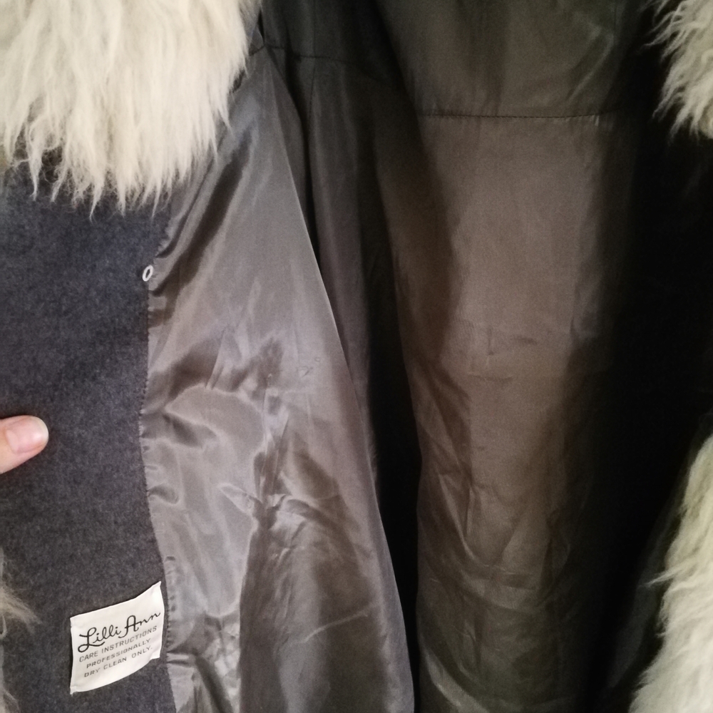 SOLD Lilli Ann vintage 100% wool and sheepskin Princess/swing style wrap coat - Picture 11 of 14